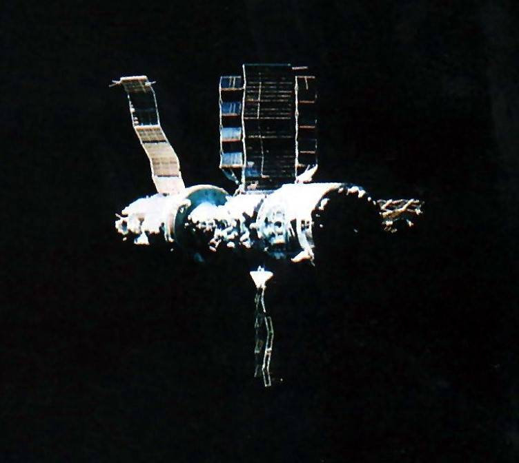 salyut_7_w_kosmos_1686_from_soyuz_t15_1986