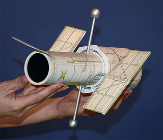 A paper model of the Hubble Space Telescope