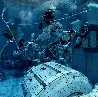 VR view of the underwater Neutral Buoyancy Lab