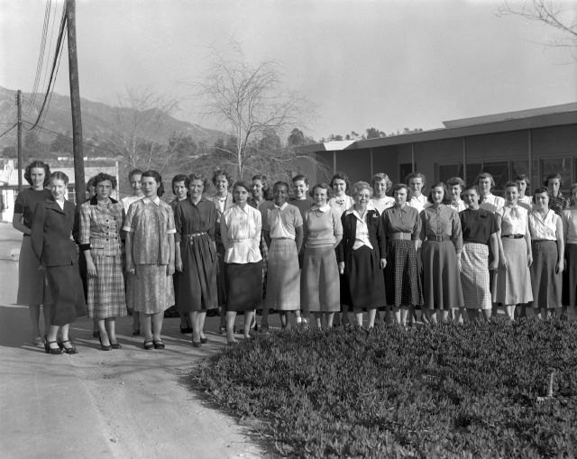 A group of twenty five female mathematicians pose for a photo. 