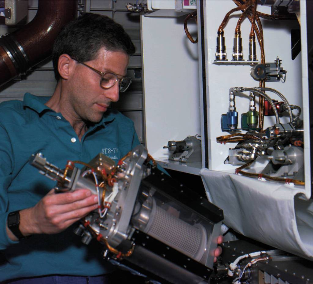 Astronaut Jay Apt Installs the Mechanics of Granular Materials (MGM)