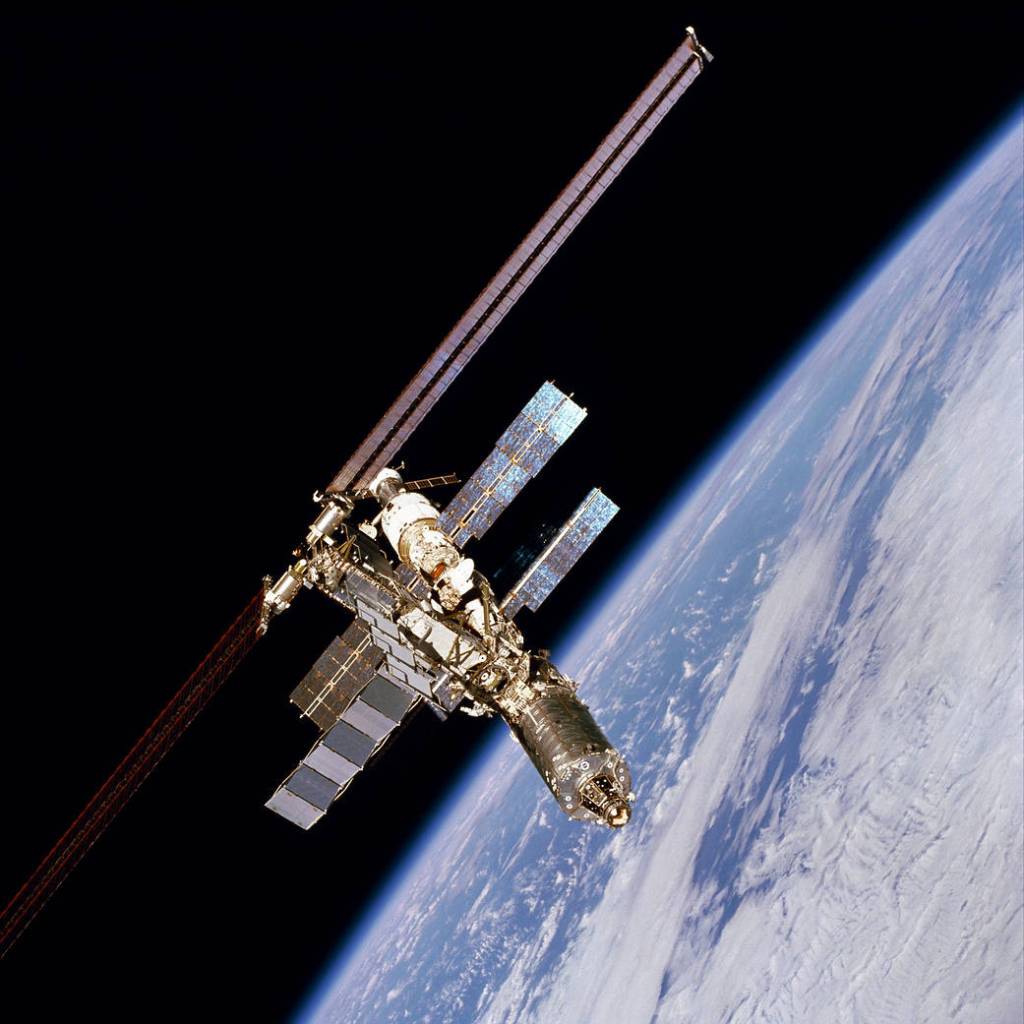 This Week in NASA History: STS-98 Launches to Space Station – Feb. 7, 2001