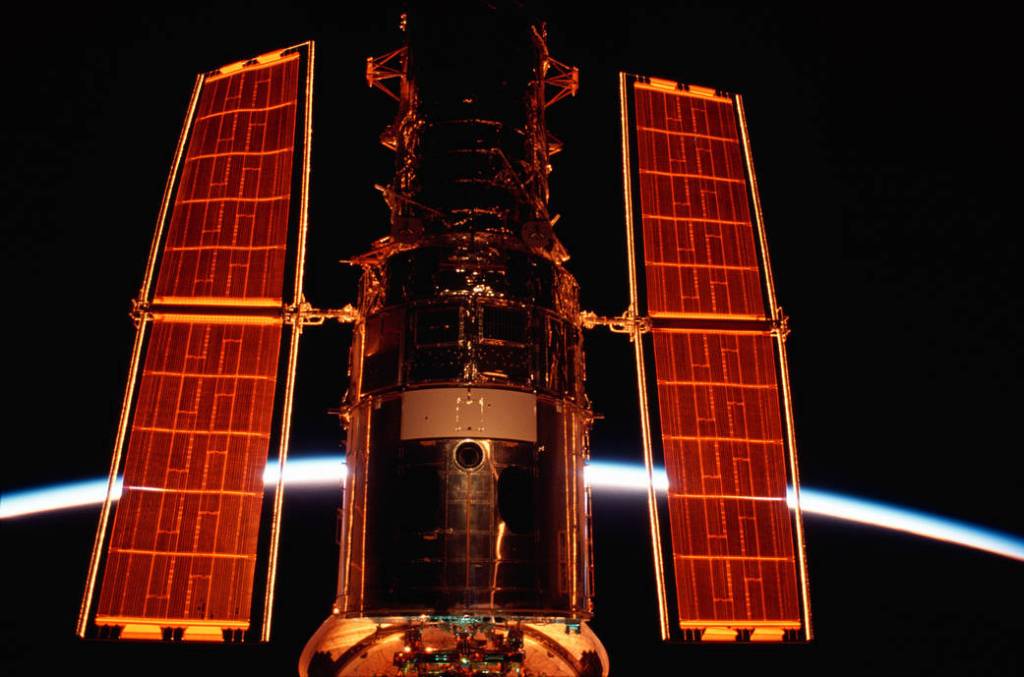 This Week in NASA History: Fourth Hubble Servicing Mission Launches — March 1, 2002