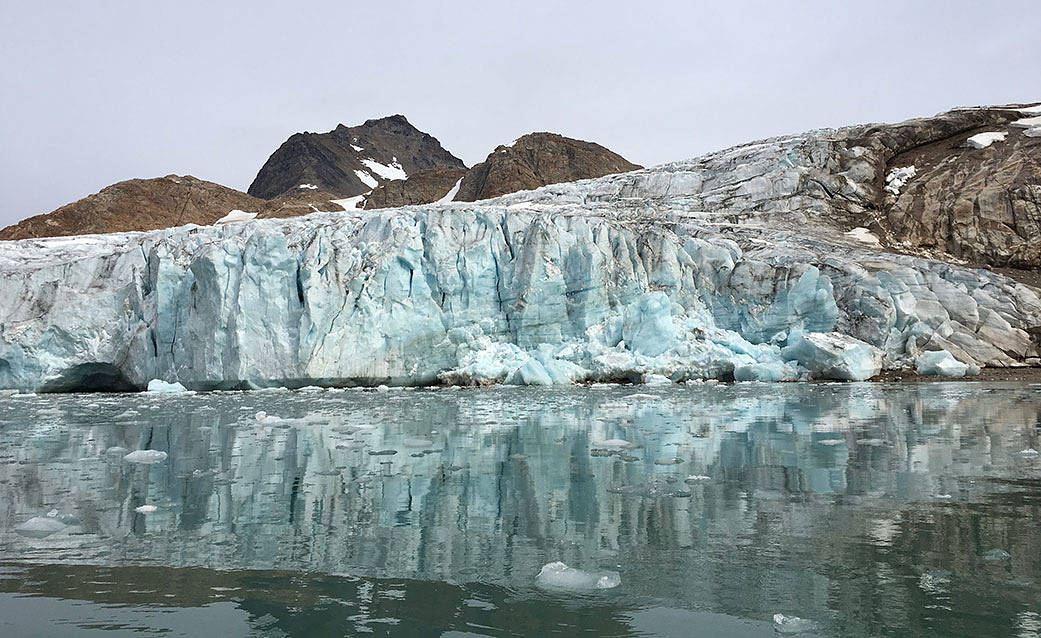 Apusiaajik Glacier 