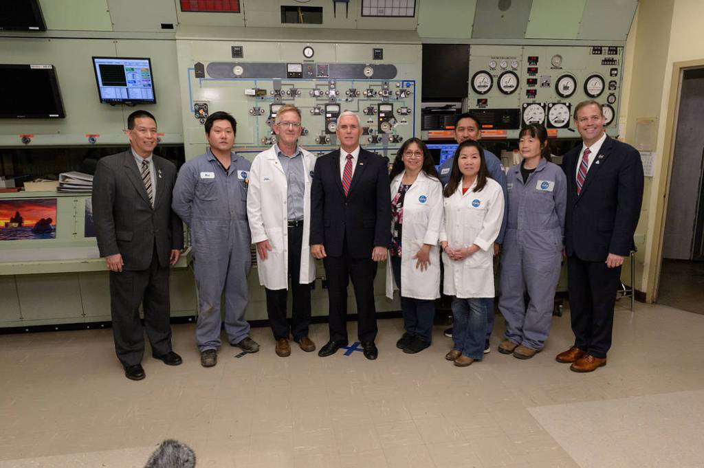 Vice President Visits Arc Jet Complex