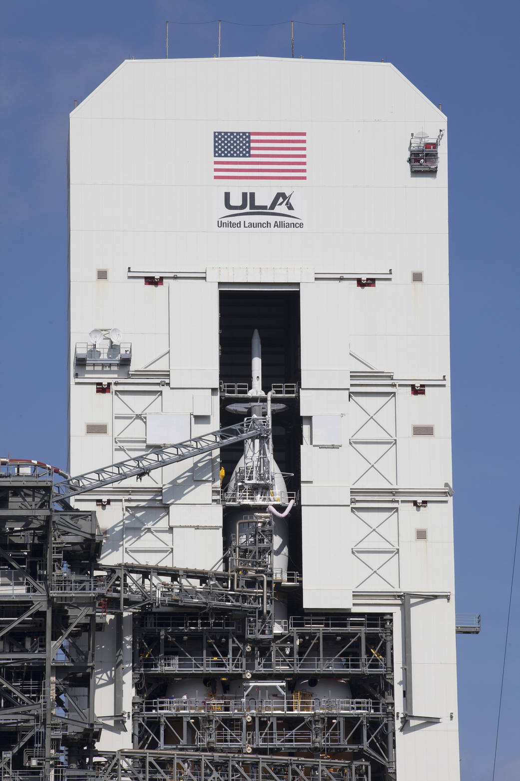 At Space Launch Complex 37, the Orion and Delta IV Heavy stack is visible in its entirety inside the Mobile Service Tower
