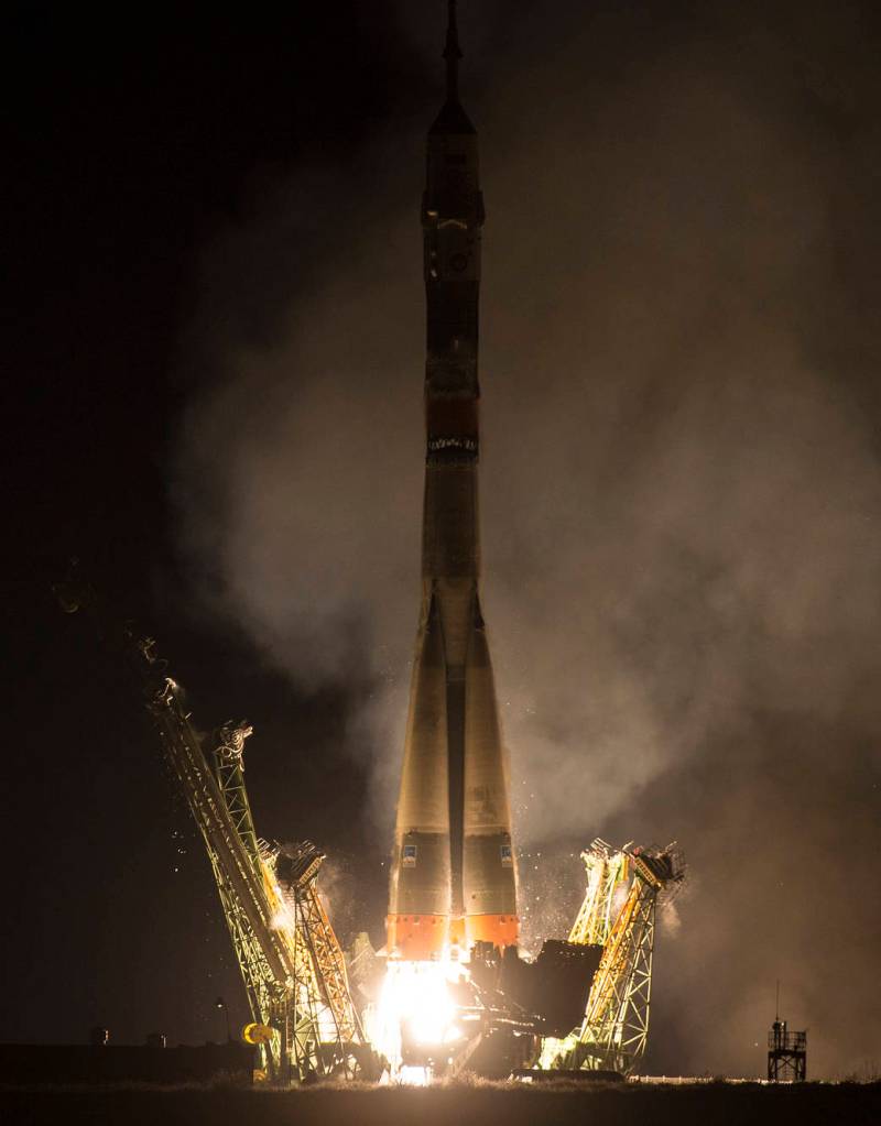 Soyuz Lifts Off Carrying Jeff Williams and Crewmates to Station