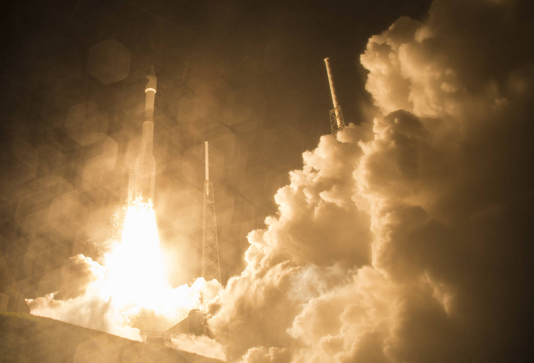 Fiery launch of MMS spacecraft aboard Atlas V rocket at nigthttime