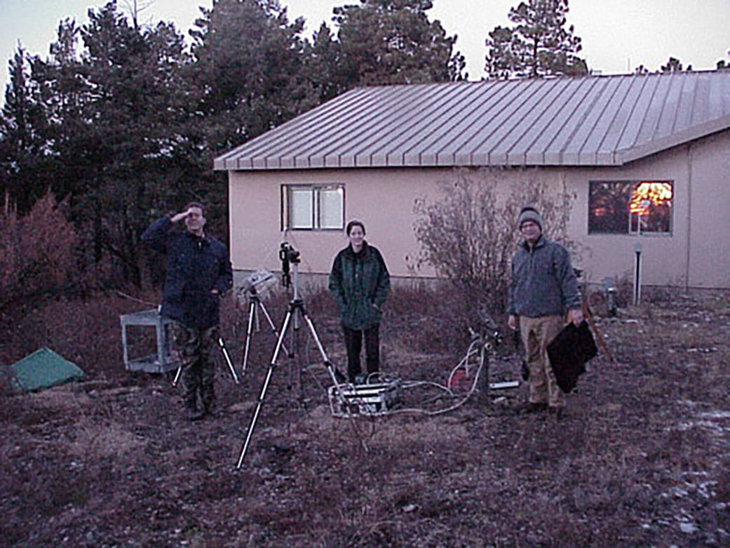 Meteor observers at Apache Point Observatory during the 2001 Leonids  
