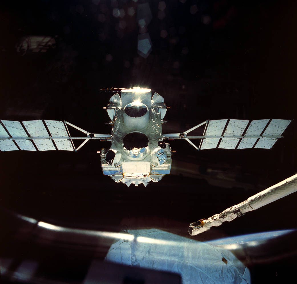 March 1992 - Compton Gamma Ray Observatory (CGRO)