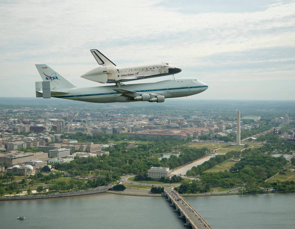 Space Shuttle Discovery DC Fly-Over