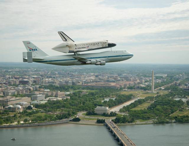 Space shuttle Discovery, mounted atop a NASA 747 Shuttle Carrier Aircraft (SCA), flies over the Washington skyline upon arrival from Kennedy Space Center, Florida, Tuesday, April 17, 2012. 