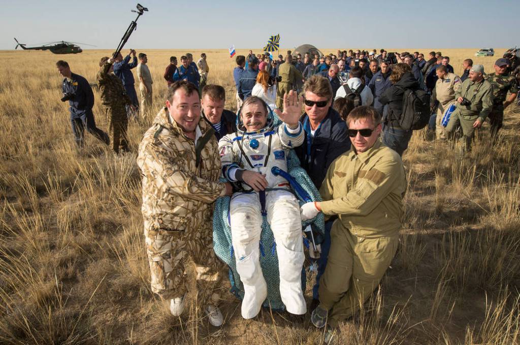 Expedition 36 Crew Lands in Kazakhstan