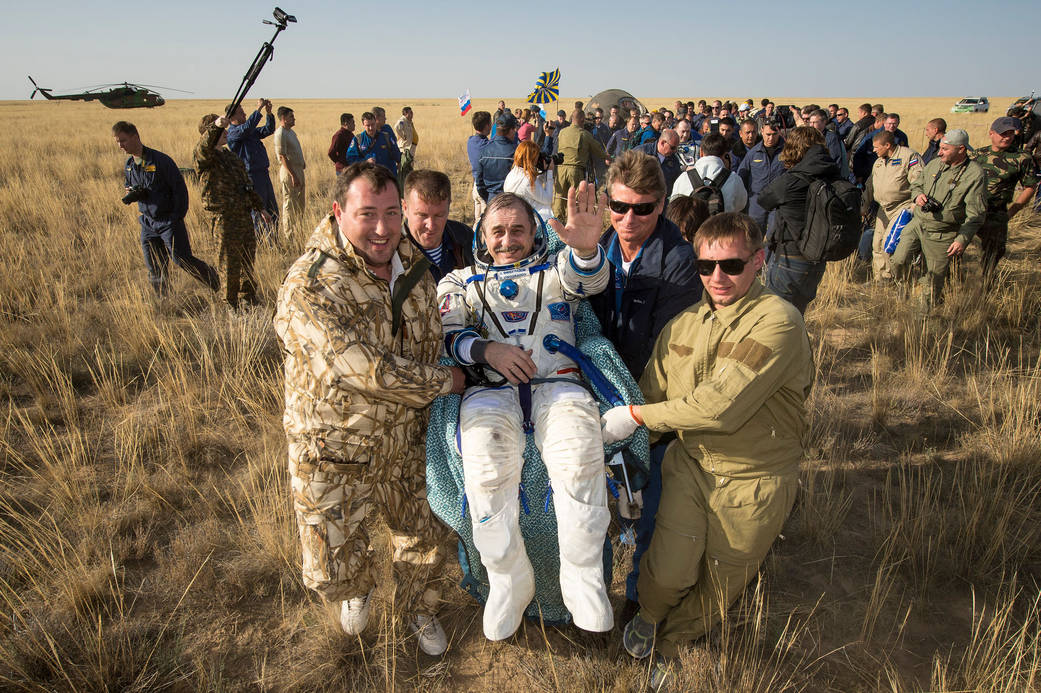 Expedition 36 Crew Lands in Kazakhstan