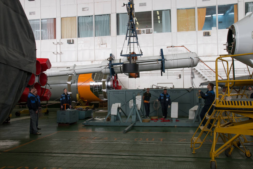 Workers Prepare Expedition 38 Soyuz
