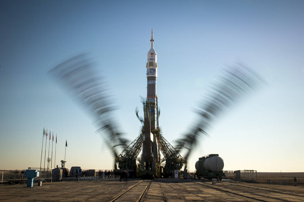 Soyuz rocket ready to launch expetion 38