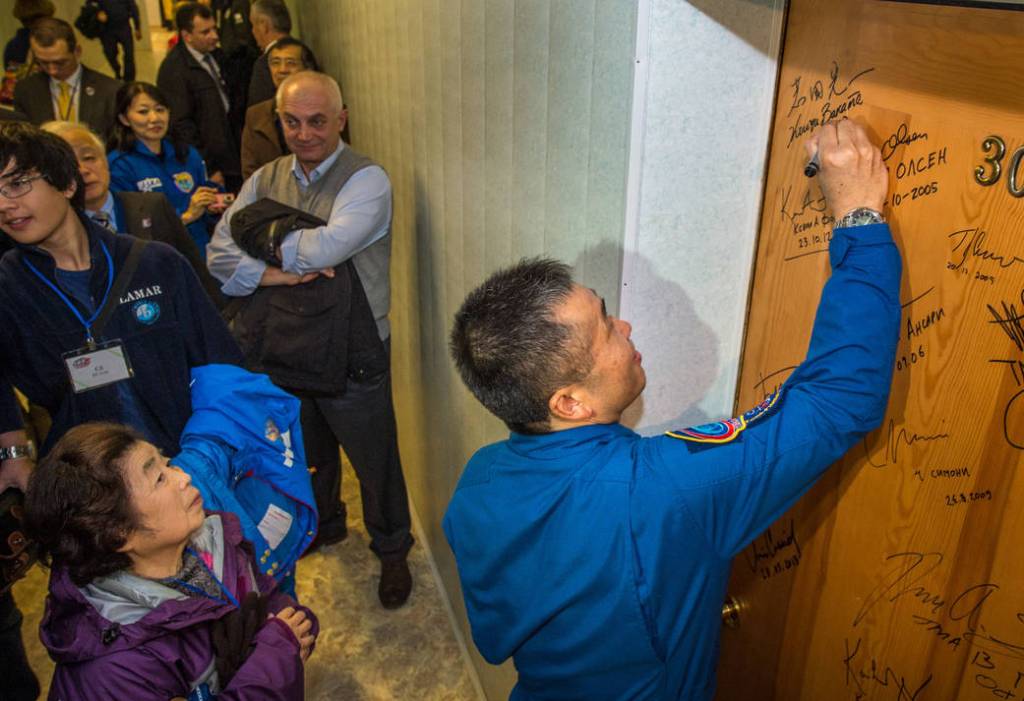 Astronaut Koichi Wakata Signs Cosmonaut Hotel Door