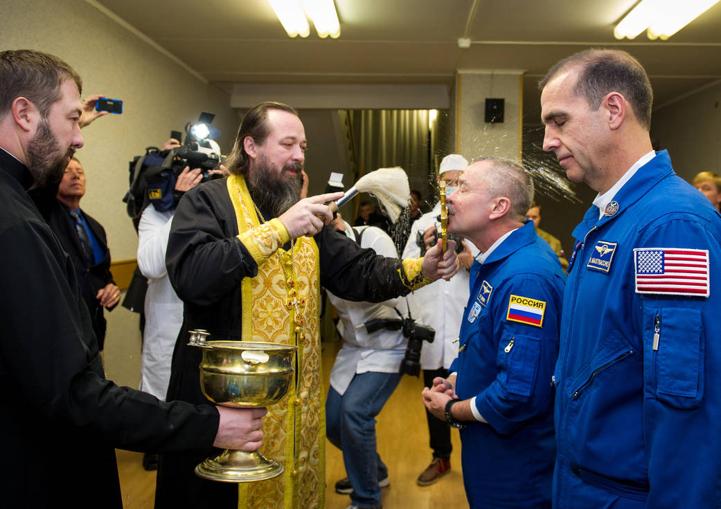 Expedition 38 Crew Receives Traditional Blessing