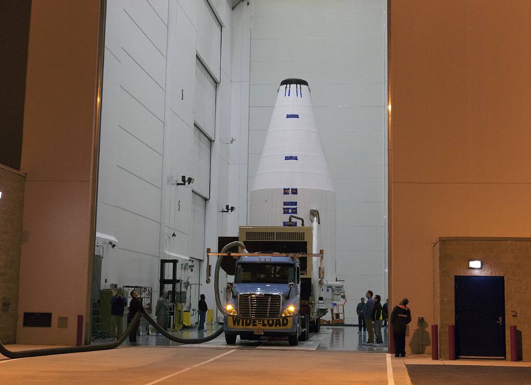 TDRS-L Begins Trip to Launch Pad