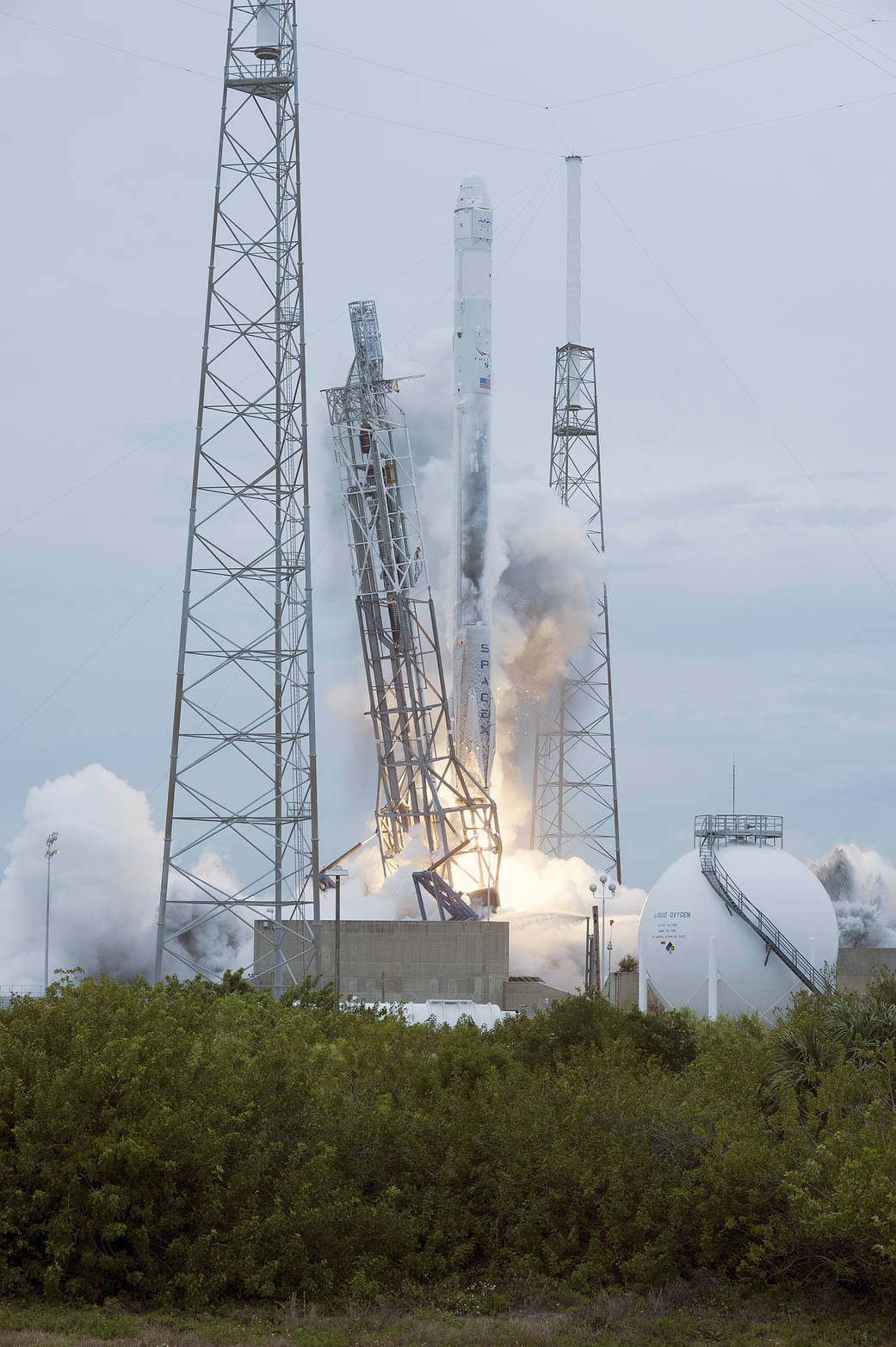 Liftoff of the SpaceX Falcon 9 rocket on the SpaceX-3 mission to the International Space Station