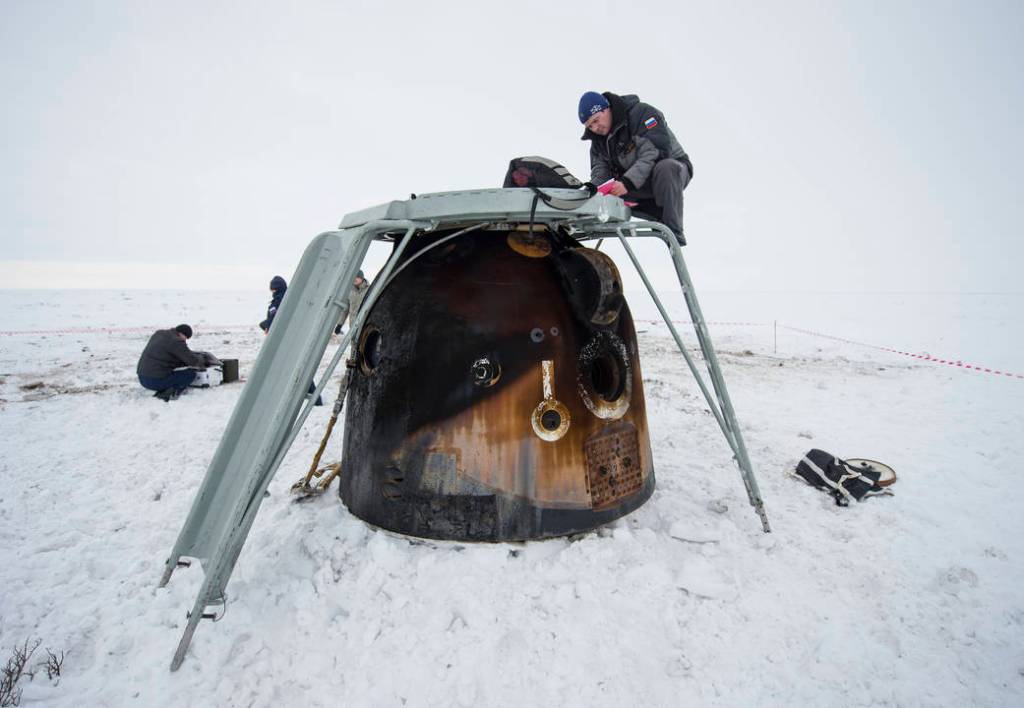 Unpacking Cargo from Expedition 38 Soyuz Landing