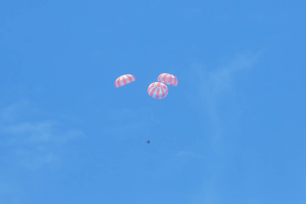 SpaceX's Dragon cargo spacecraft splashed down at 3:05 p.m. EDT Sunday, May 18, 2014 in the Pacific Ocean, approximately 300 mil