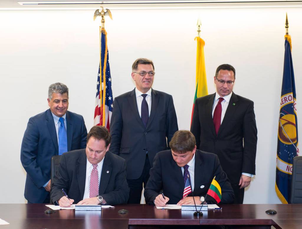 Signing of NASA’s International Internship Program Agreement