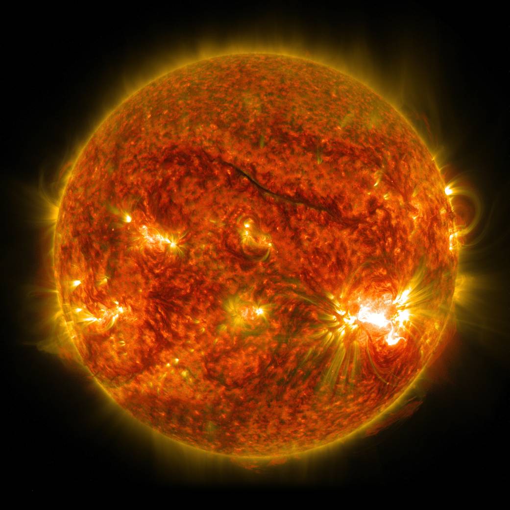 Huge sunspot AR2192 releases an X2.0 class solar flare on Oct. 26, 2014.