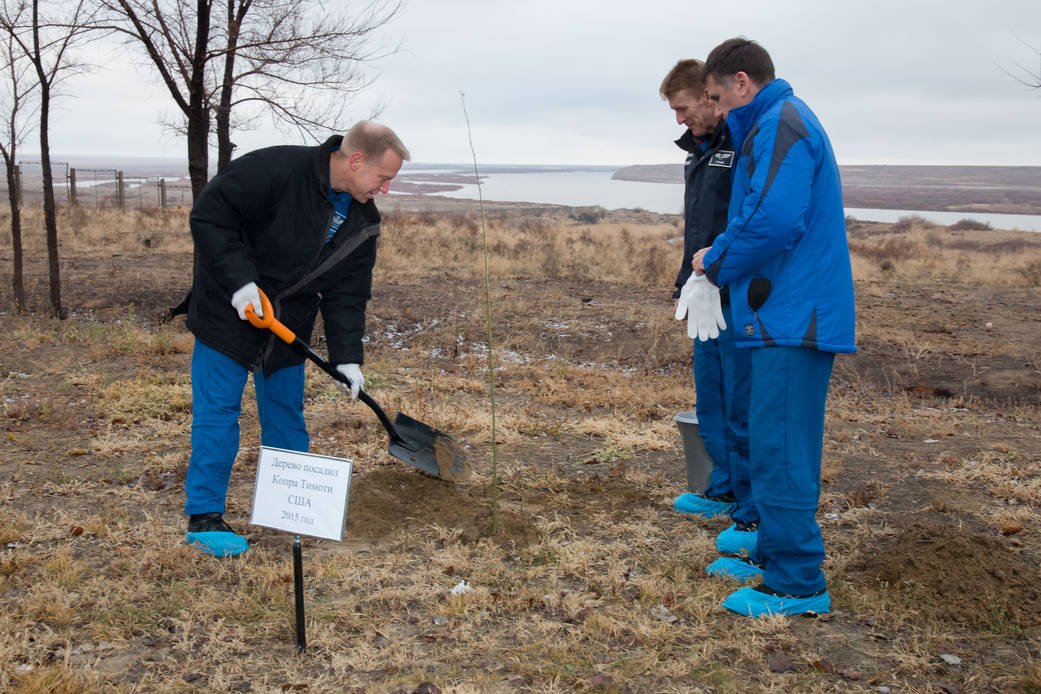 Expedition 46-47 Crew Members and Traditional Tree-Planting Ceremony