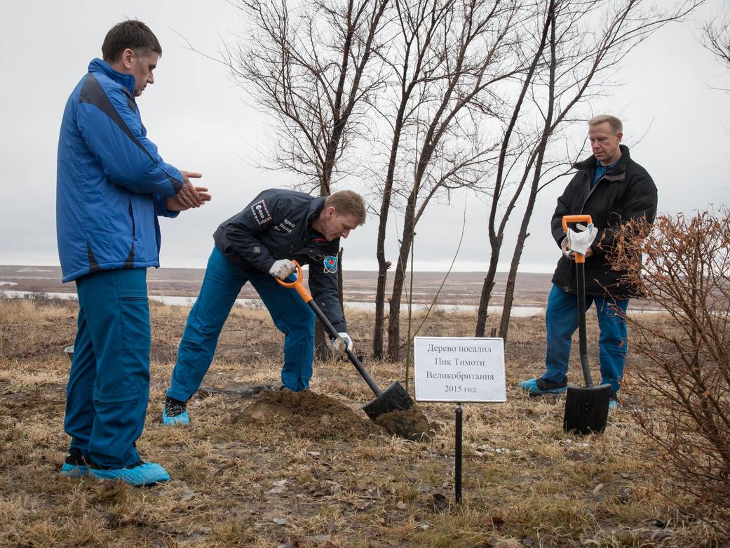 Expedition 46-47 Crew Members and Traditional Tree-Planting Ceremony