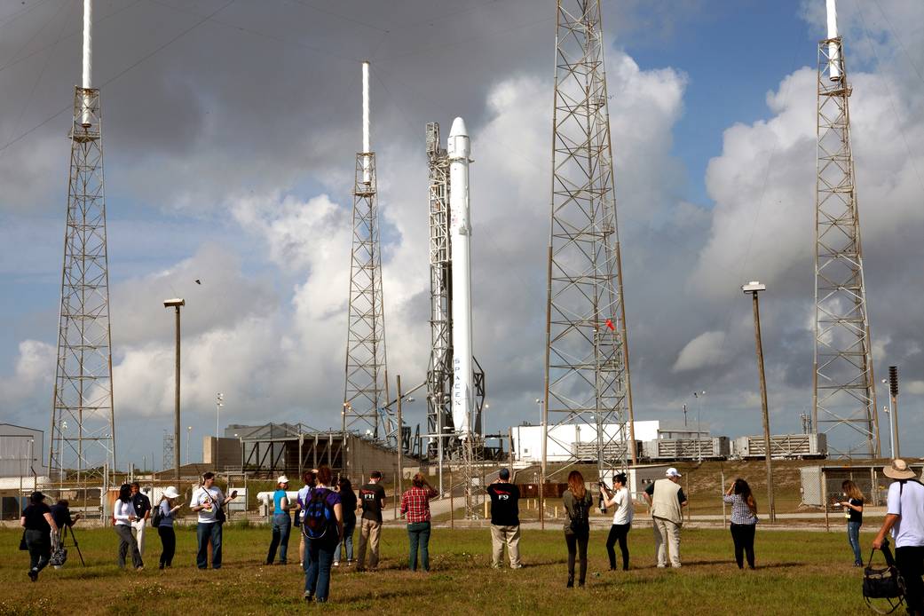 News and Social Media Photograph SpaceX Falcon 9