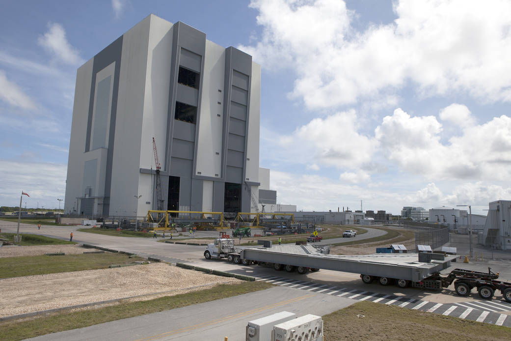 Arrival of Platform J at Vehicle Assembly Building