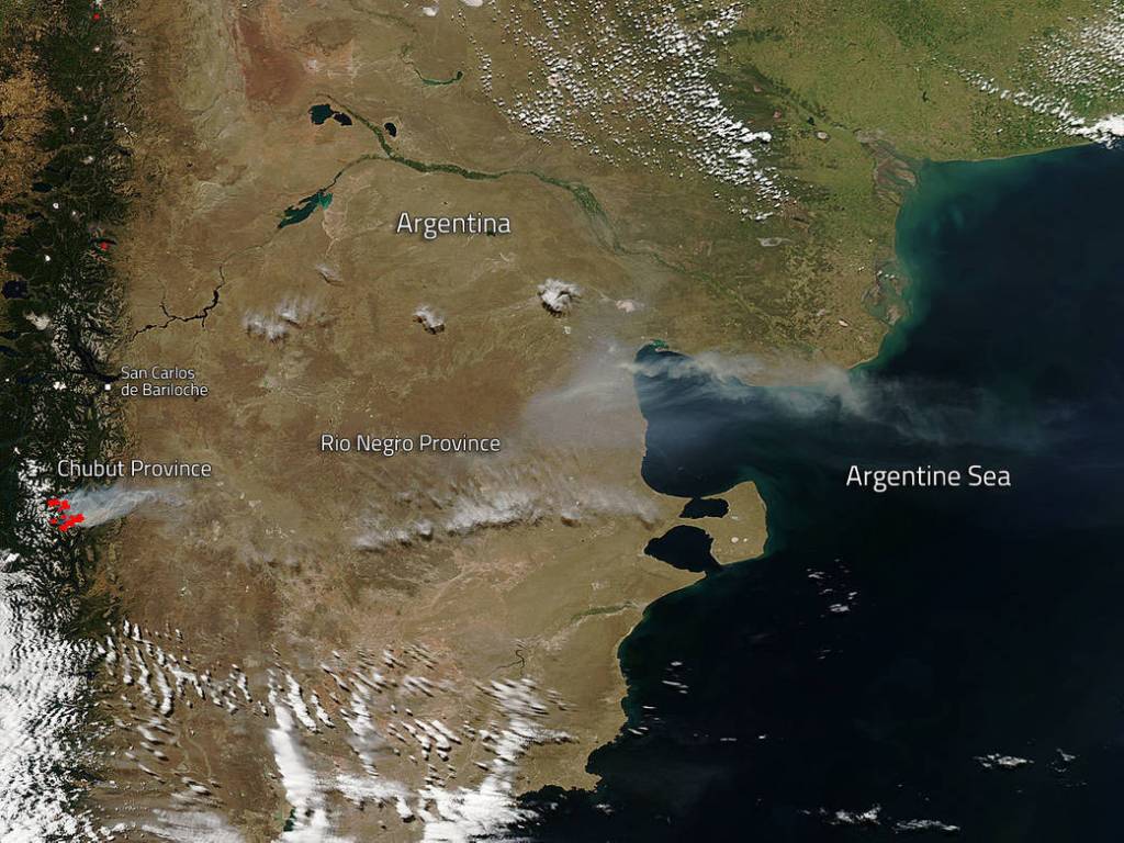 Lightning Strike Fires Rage in Argentina