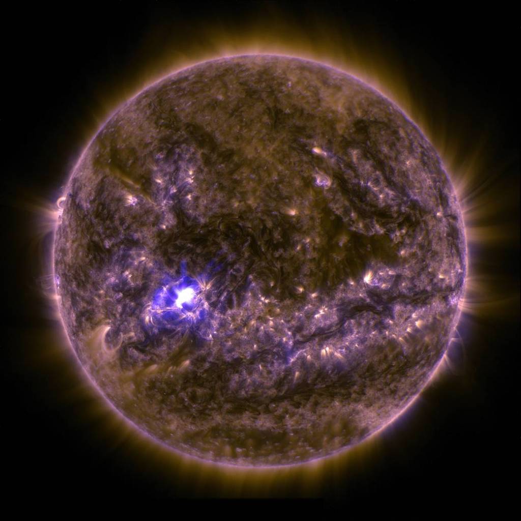 Sun Release X2.2-class Solar Flare