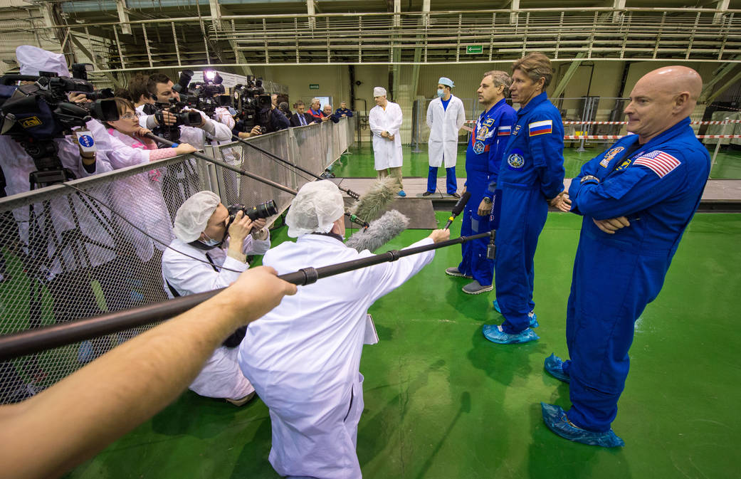  Expedition 43 