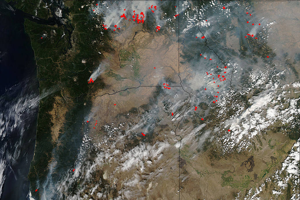 Aqua image of Pacific Northwest fires