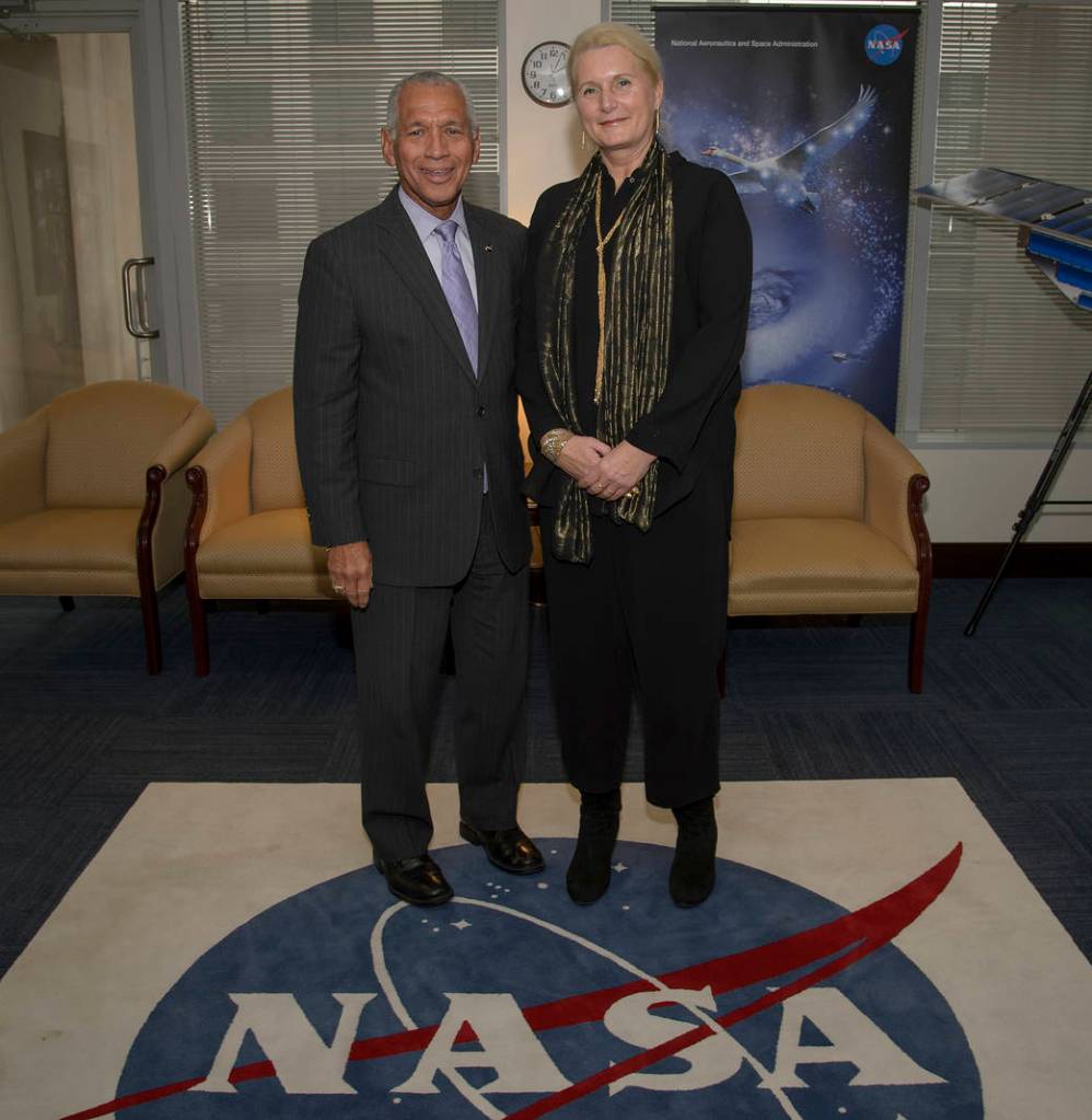 NASA DLR Agreement Signing