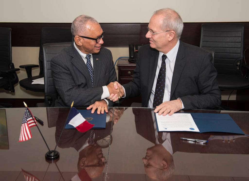 NASA Administrator and CNES President Sign Joint Statement