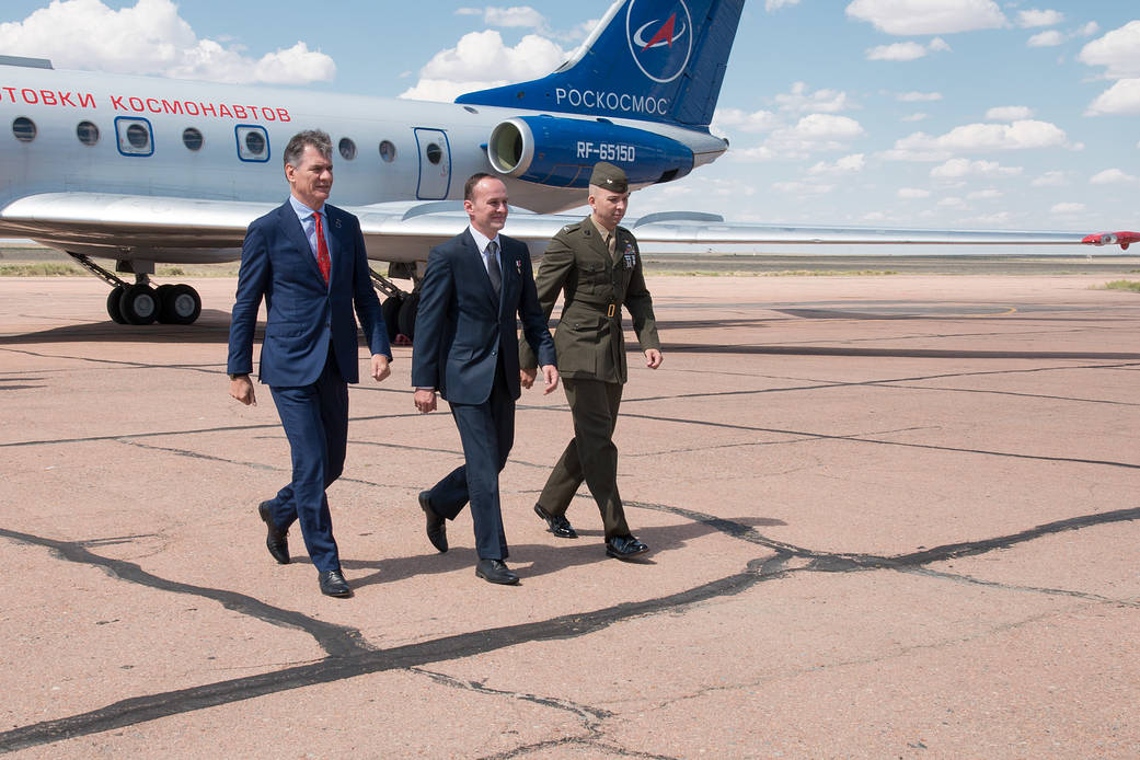 Expedition 52-53 Crew Arrives at Launch Site