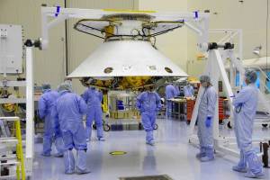In the Payload Handling Servicing Facility at Kennedy, the Phoenix spacecraft is upside down during rotation.