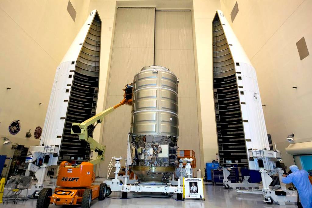 Cygnus OA-4 Spacecraft Encapsulated