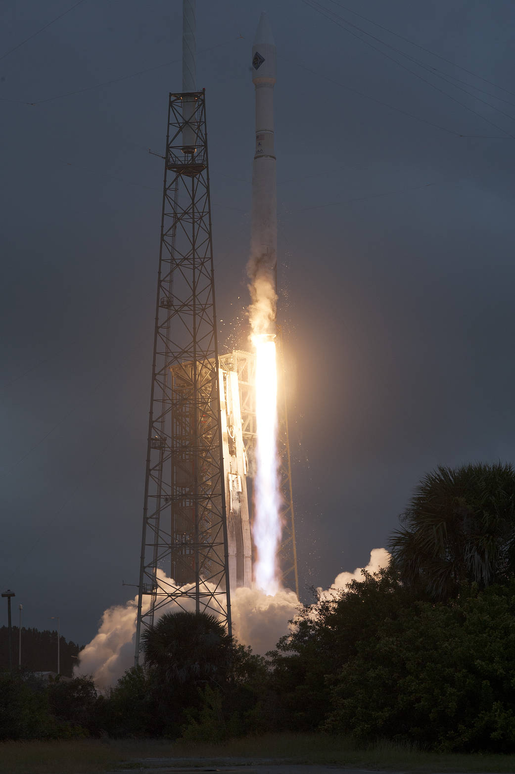 Atlas V roars spaceward with Orbital ATK Cygnus spacecraft