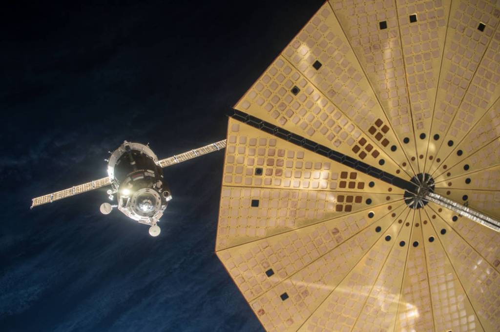 Expedition 46 Soyuz Approaches Space Station for Docking