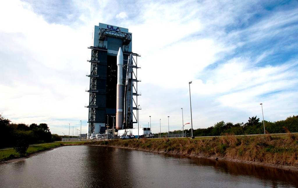 Atlas V Rolls to Launch Pad
