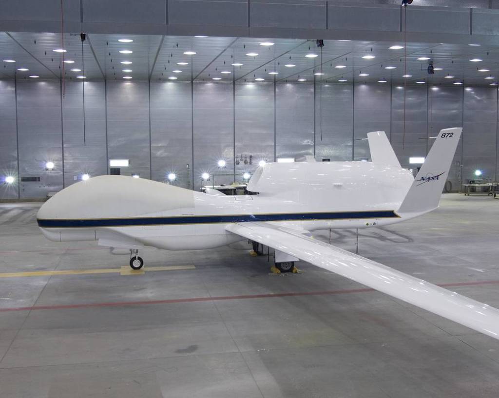872 in EAFB Paint Hangar