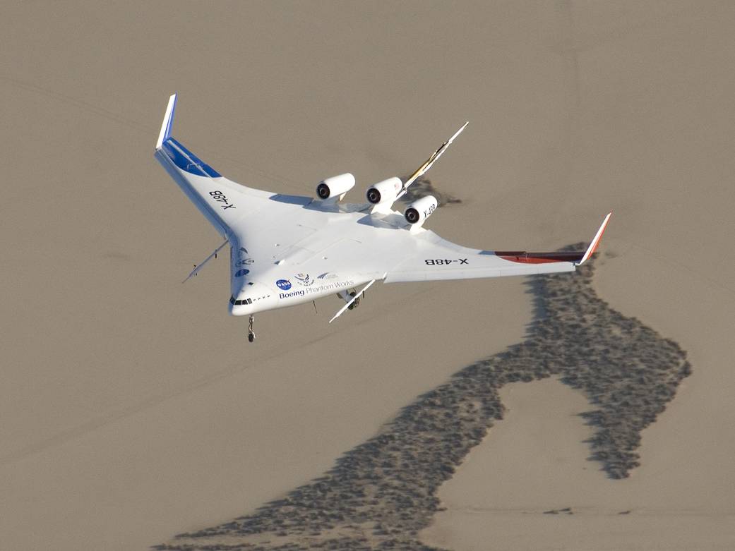 Rogers Dry Lake is the Backdrop for a X-48B Flight