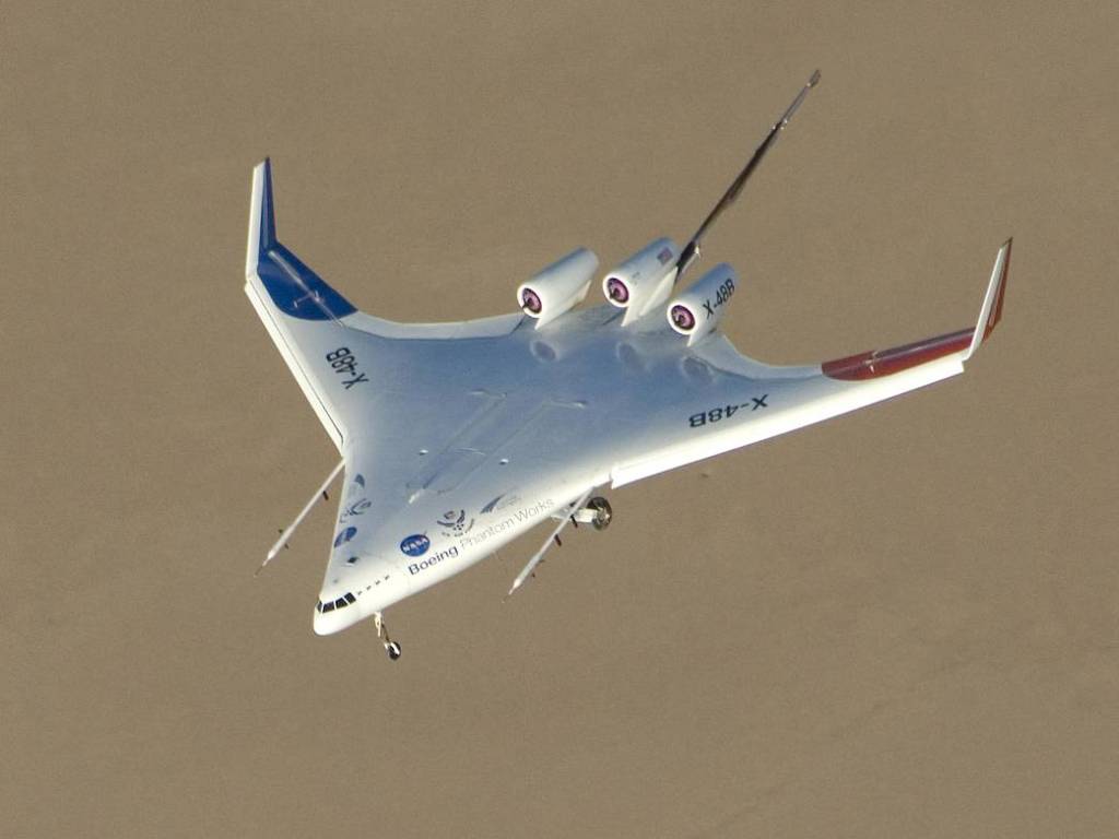 Rogers Dry Lake Provides Backdrop for X-48B Flight