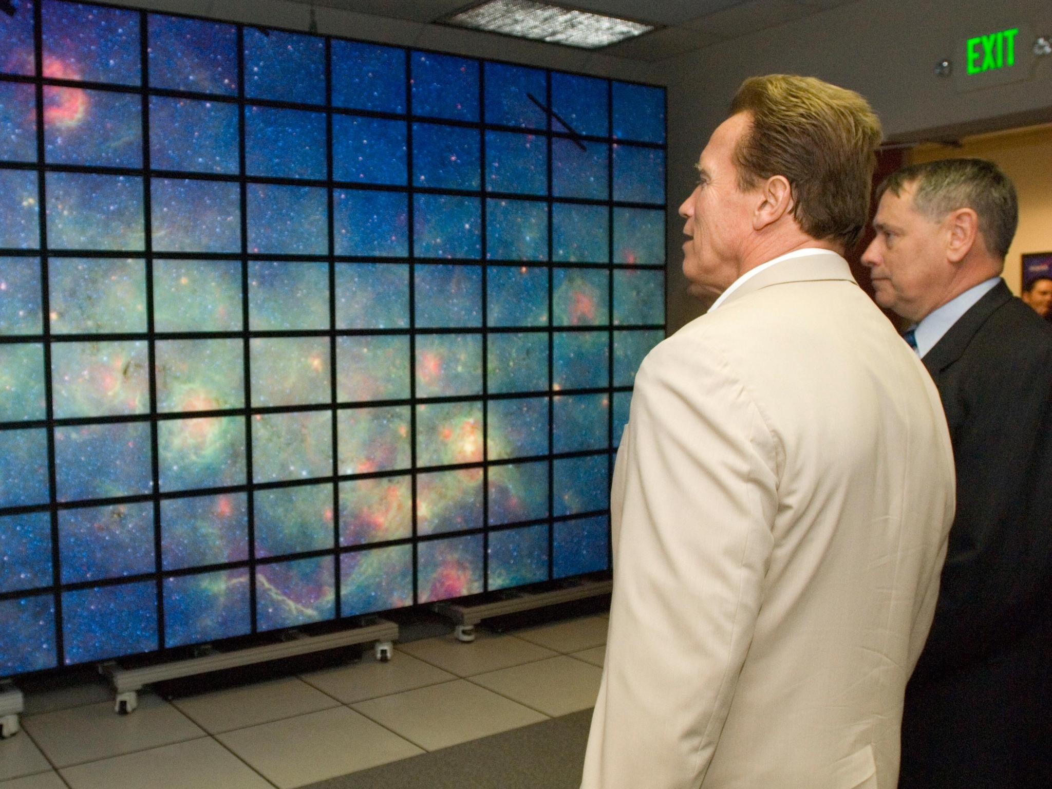Schwarzenegger Visits Ames Research Center