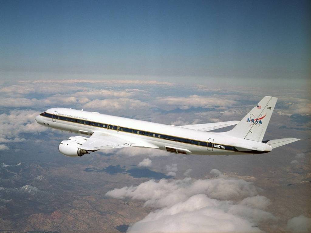 New Colors and Markings on DC-8