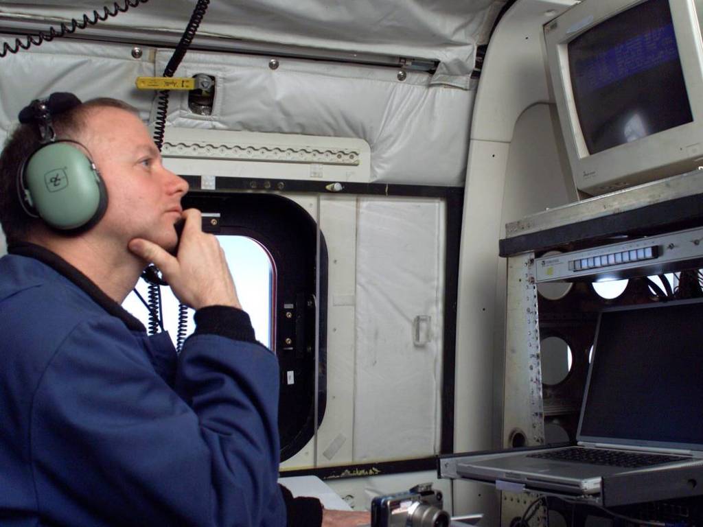 JPL Researcher Monitors AirSAR Console During 2004 Campaign